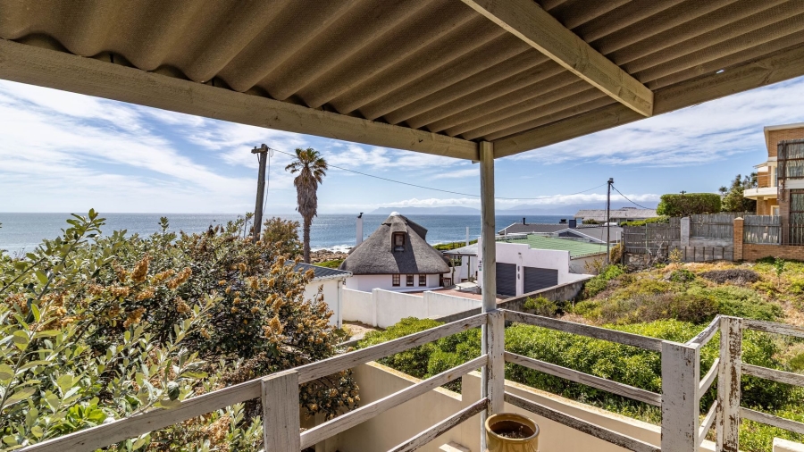 4 Bedroom Property for Sale in Perlemoenbaai Western Cape